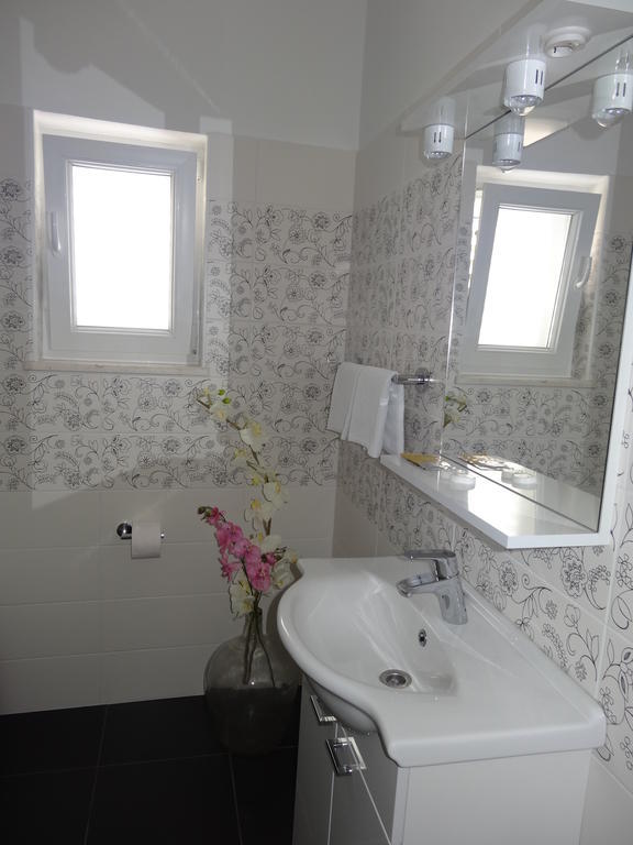 Gina Bed & Breakfast Tisno Szoba fotó